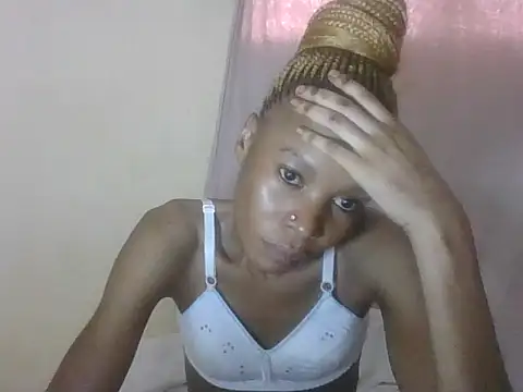 Snapshot of Sweetpetite254 chatting on July 8, 1:23 pm Sweetpetite254 online show from July 8, 1:23 pm