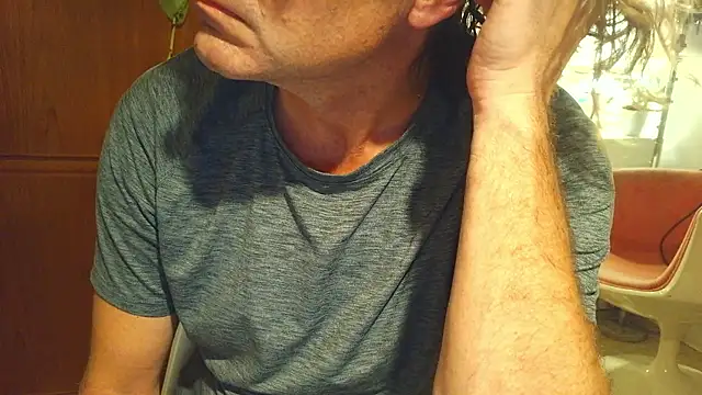 Snapshot of costanza7070 chatting on October 23, 1:59 am costanza7070 online show from October 23, 1:59 am