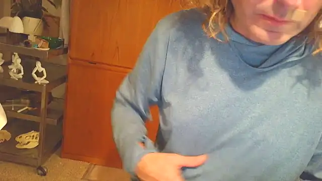 Snapshot of costanza7070 chatting on December 3, 6:57 am costanza7070 online show from December 3, 6:57 am