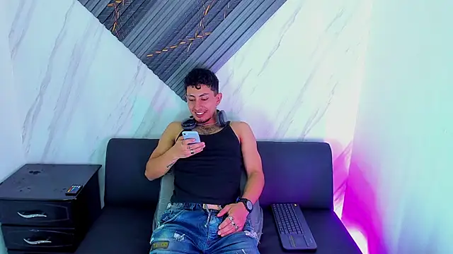 Piggy Eddy online show from November 27, 8:09 pm