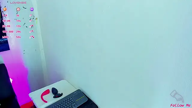 Piggy Eddy online show from November 18, 2:42 pm