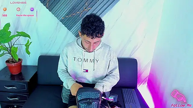 Piggy Eddy online show from November 25, 10:32 pm