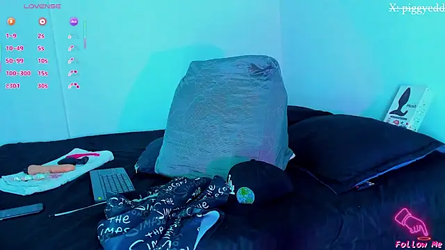 Piggy Eddy online show from June 11, 12:23 am
