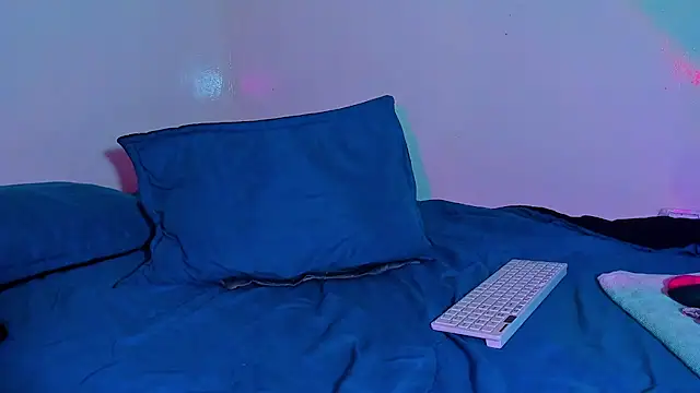 Piggy Eddy online show from April 8, 1:29 am