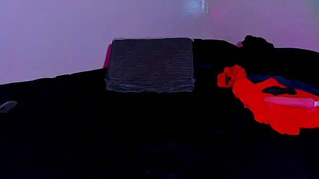 Piggy Eddy online show from May 2, 2:06 am