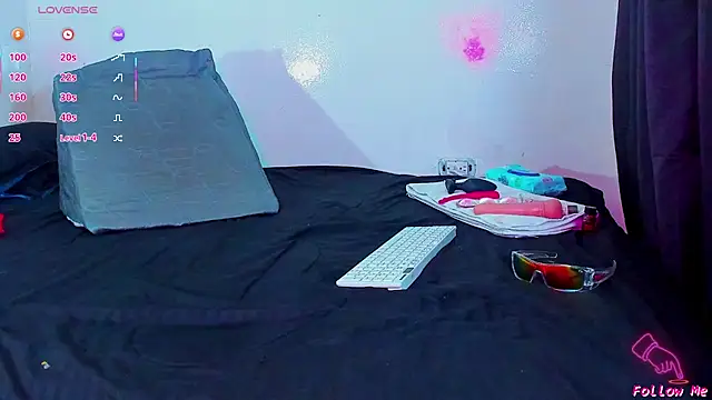 Piggy Eddy online show from January 12, 2:18 am