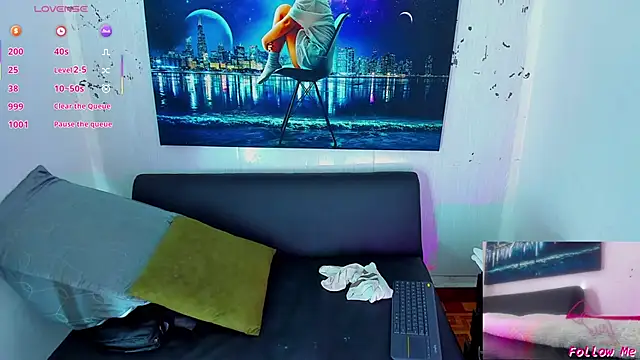 Piggy Eddy online show from November 6, 9:30 pm