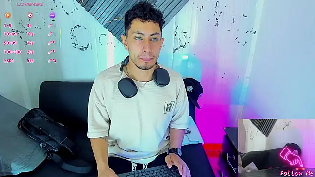 Piggy Eddy online show from November 21, 12:59 pm