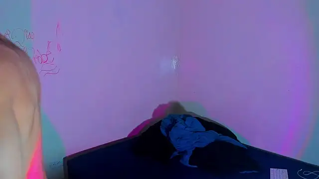 Piggy Eddy online show from April 4, 2:07 am