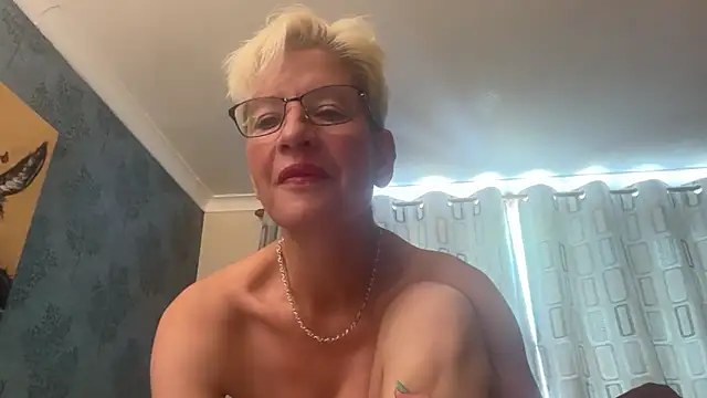 Snapshot of JennyHazel1 chatting on June 15, 11:32 am JennyHazel1 online show from June 15, 11:32 am