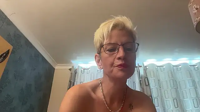 Snapshot of JennyHazel1 chatting on June 21, 1:39 pm JennyHazel1 online show from June 21, 1:39 pm