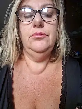 Snapshot of Mara-24 chatting on October 21, 8:36 am Mara-24 online show from October 21, 8:36 am