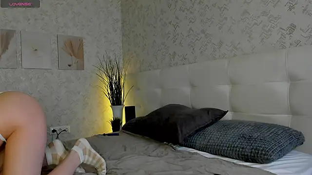 Snapshot of Nicole_Charm chatting on September 15, 8:53 pm Nicole Charm online show from September 15, 8:53 pm