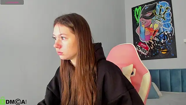 Snapshot of Nicole_Charm chatting on December 15, 12:05 am Nicole Charm online show from December 15, 12:05 am