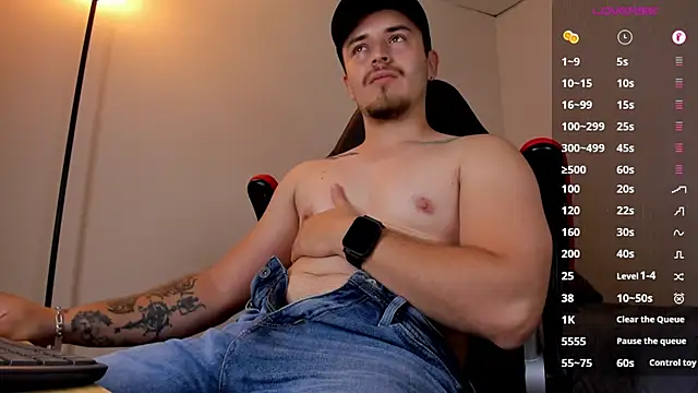 Snapshot of james_connor2 chatting on March 5, 10:54 pm james connor2 online show from March 5, 10:54 pm