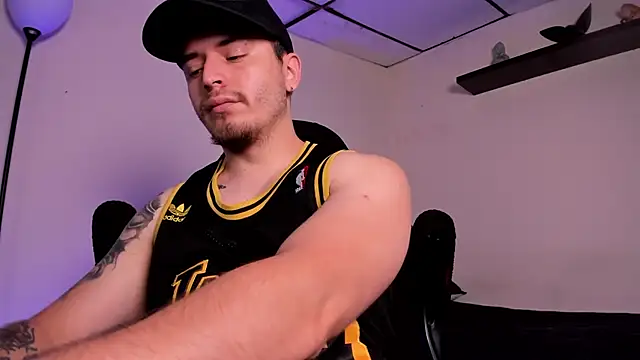 Snapshot of james_connor2 chatting on December 14, 3:17 pm james connor2 online show from December 14, 3:17 pm