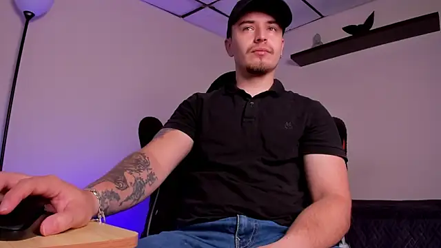 Snapshot of james_connor2 chatting on November 28, 3:45 pm james connor2 online show from November 28, 3:45 pm