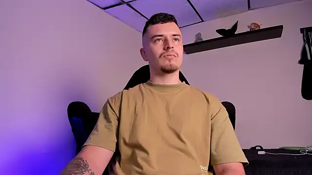 Snapshot of james_connor2 chatting on December 17, 7:30 pm james connor2 online show from December 17, 7:30 pm