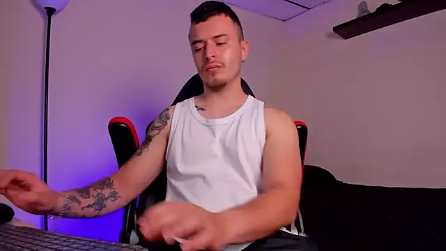 Snapshot of james_connor2 chatting on November 2, 4:01 pm james connor2 online show from November 2, 4:01 pm