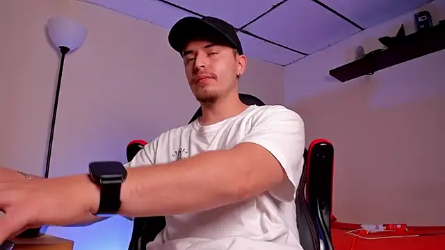 Snapshot of james_connor2 chatting on October 12, 7:04 pm james connor2 online show from October 12, 7:04 pm