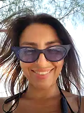 Snapshot of Izabella_Bella chatting on February 9, 9:05 am Izabella Bella online show from February 9, 9:05 am