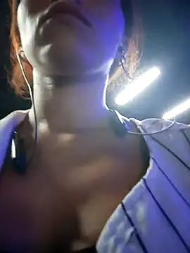 Snapshot of Izabella_Bella chatting on February 22, 12:08 pm Izabella Bella online show from February 22, 12:08 pm