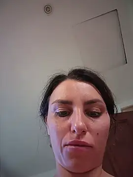 Snapshot of Izabella_Bella chatting on July 10, 3:06 am Izabella Bella online show from July 10, 3:06 am