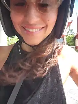 Snapshot of Izabella_Bella chatting on July 18, 7:28 am Izabella Bella online show from July 18, 7:28 am