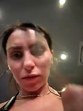 Snapshot of Izabella_Bella chatting on March 18, 10:28 am Izabella Bella online show from March 18, 10:28 am