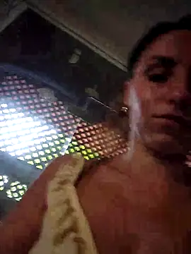 Snapshot of Izabella_Bella chatting on June 20, 6:40 am Izabella Bella online show from June 20, 6:40 am