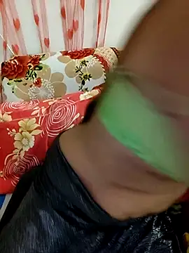 Snapshot of sexy-mohini chatting on September 20, 6:29 am sexy-mohini online show from September 20, 6:29 am