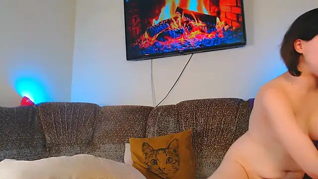 Caroline1995 online show from March 10, 1:00 pm