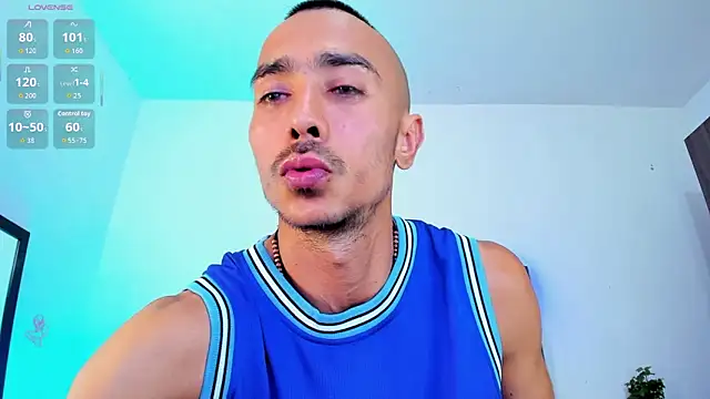 Snapshot of steven_hott8 chatting on November 16, 8:35 pm steven hott8 online show from November 16, 8:35 pm