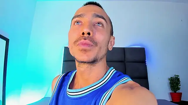 Snapshot of steven_hott8 chatting on November 2, 6:46 pm steven hott8 online show from November 2, 6:46 pm