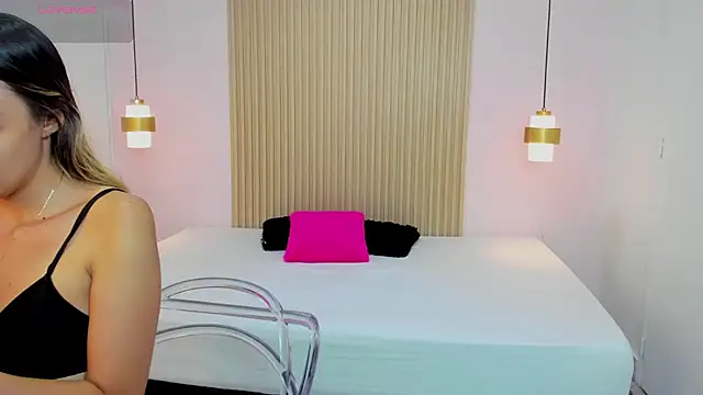 Snapshot of AliceRoss0 chatting on May 1, 8:47 pm AliceRoss0 online show from May 1, 8:47 pm