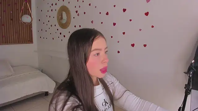 TiffanyWright online show from March 1, 1:33 pm