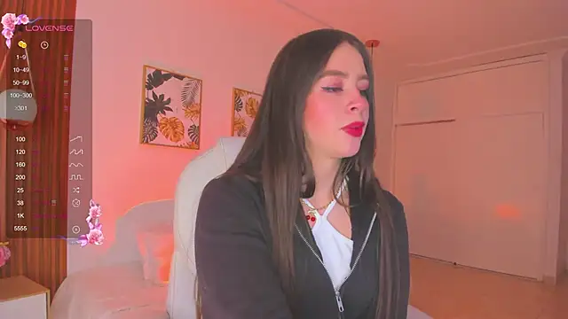 TiffanyWright online show from March 7, 12:45 pm