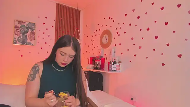 TiffanyWright online show from April 14, 1:27 pm