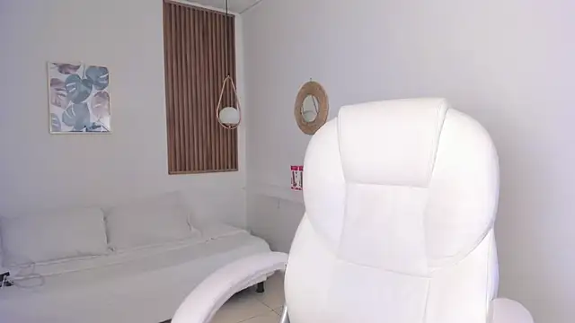 TiffanyWright online show from December 14, 2:00 pm