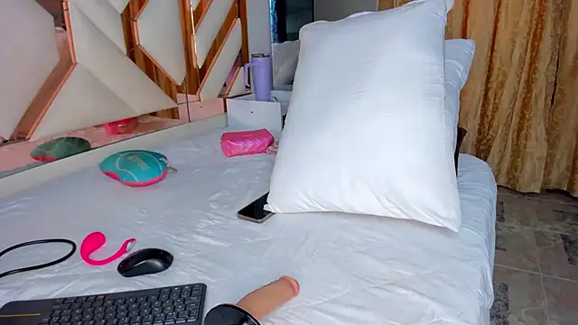 CintiaVega online show from October 3, 12:17 pm