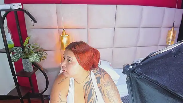 Snapshot of Amberluy chatting on June 19, 9:42 pm Amberluy online show from June 19, 9:42 pm