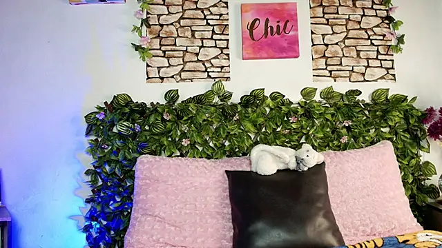 Cassie fletcher  online show from March 8, 9:40 pm