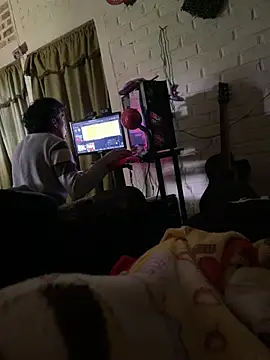 Snapshot of FlpGmz chatting on March 7, 4:12 pm FlpGmz online show from March 7, 4:12 pm