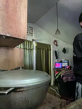 Snapshot of FlpGmz chatting on March 13, 6:13 pm FlpGmz online show from March 13, 6:13 pm