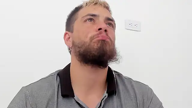 Snapshot of Beard_xox chatting on July 15, 8:27 pm Beard xox online show from July 15, 8:27 pm