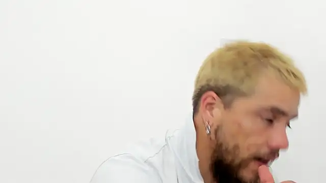 Snapshot of Beard_xox chatting on June 14, 10:33 pm Beard xox online show from June 14, 10:33 pm