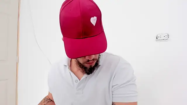 Snapshot of Beard_xox chatting on November 13, 8:57 pm Beard xox online show from November 13, 8:57 pm