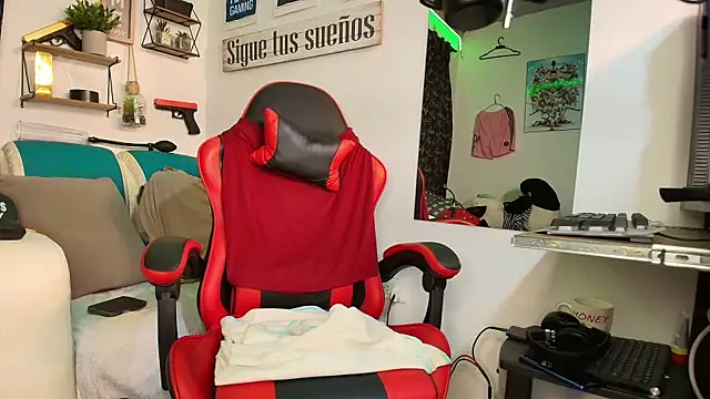 Leenar Key online show from November 9, 2:15 am