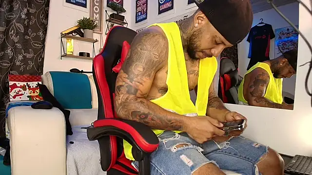 Leenar Key online show from October 27, 1:45 pm