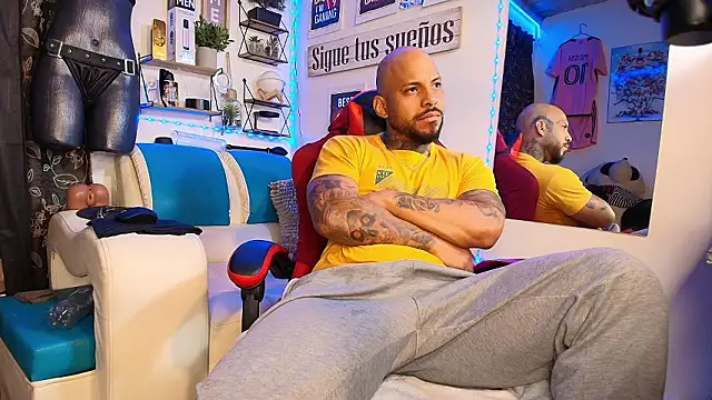 Leenar Key online show from February 14, 11:54 am